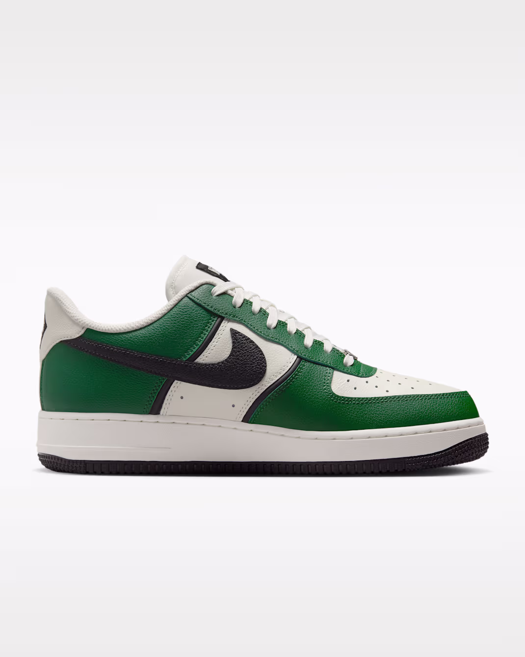 Nike Air Force 1 07 LV8